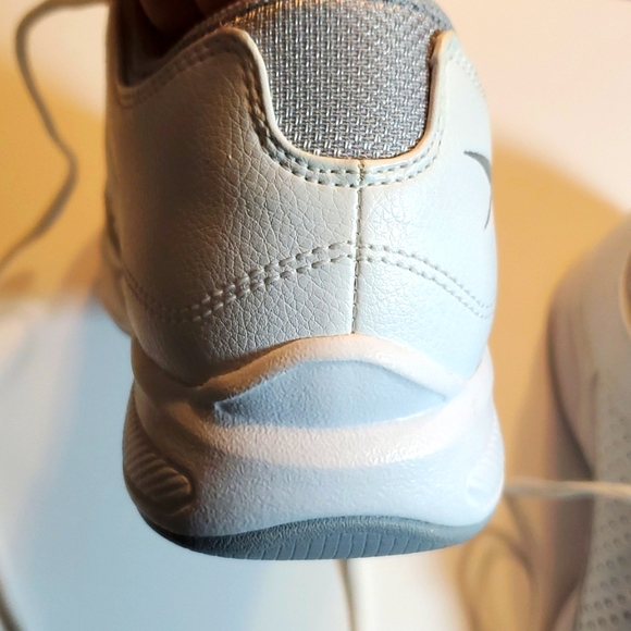 Reebok sneakers 6 1/2 Excellent condition like new - Picture 5 of 17